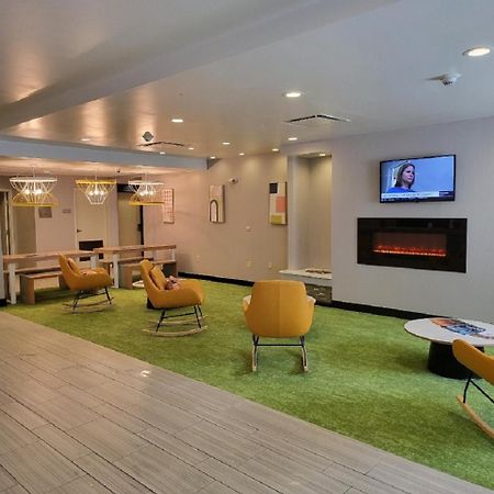 Spark By Hilton Erie Exterior foto